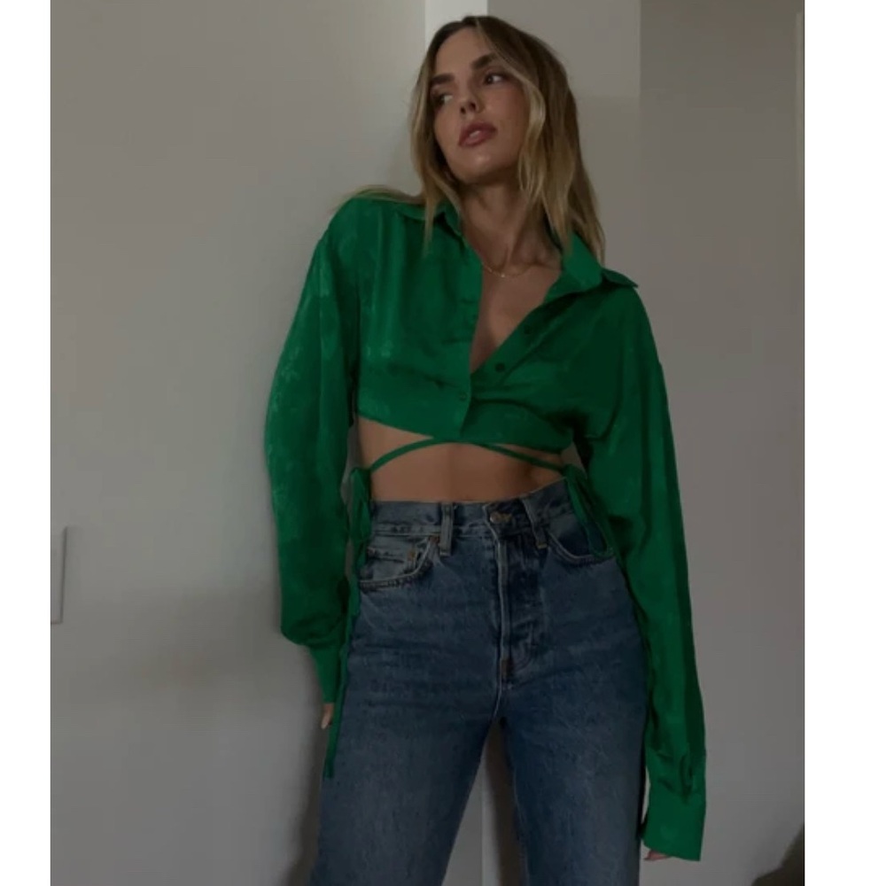 TAKE NOTICE CROP SHIRT in GREEN